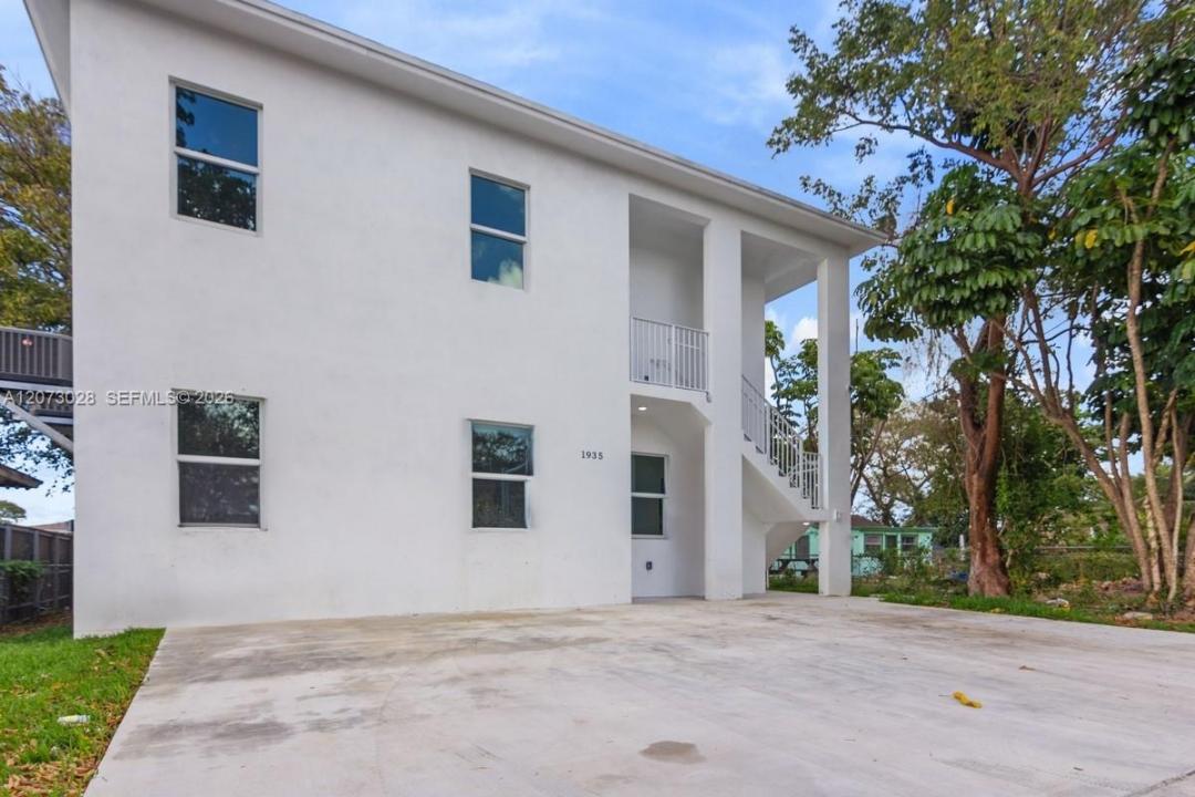 1935 NW 71st St A, Miami, Florida 33147, USA