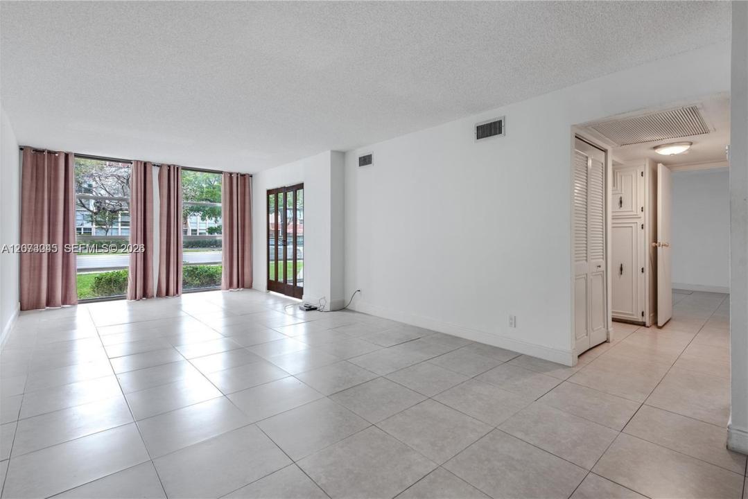 2000 Atlantic Shores Blvd 107, Hallandale Beach, Floride 33009, États-Unis