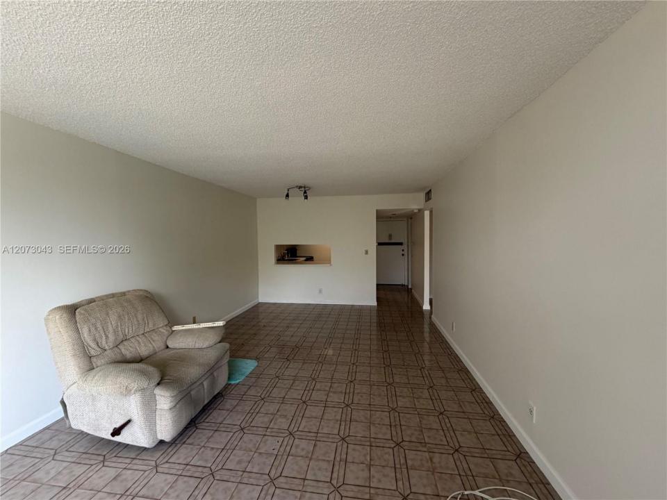1825 W 44th Pl 308, Hialeah, Floride 33012, États-Unis