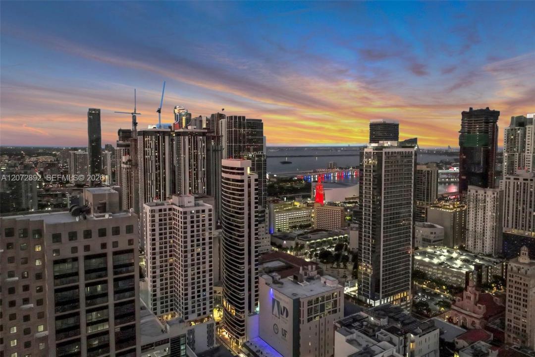225 N Miami Ave 210, Miami, Florida 33128, Stati Uniti