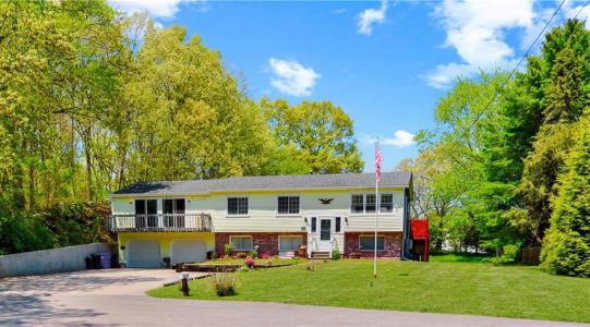 11 Wadchu Road, Westerly, Rhode Island 02891, USA