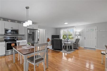 30 FIELDSTONE Way, Westerly, Rhode Island 02891, USA