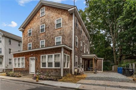 16 Brinley Street 6, Newport, Rhode Island 02840, USA