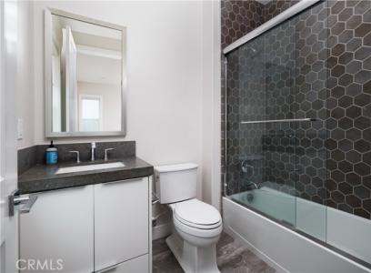Mulberry, Lake Forest, California 92630, Stati Uniti