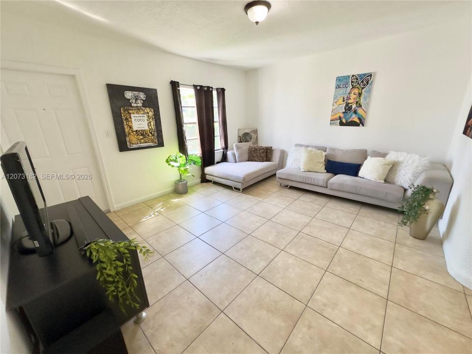 301 NW 37th St, Miami, Florida 33127, Stati Uniti
