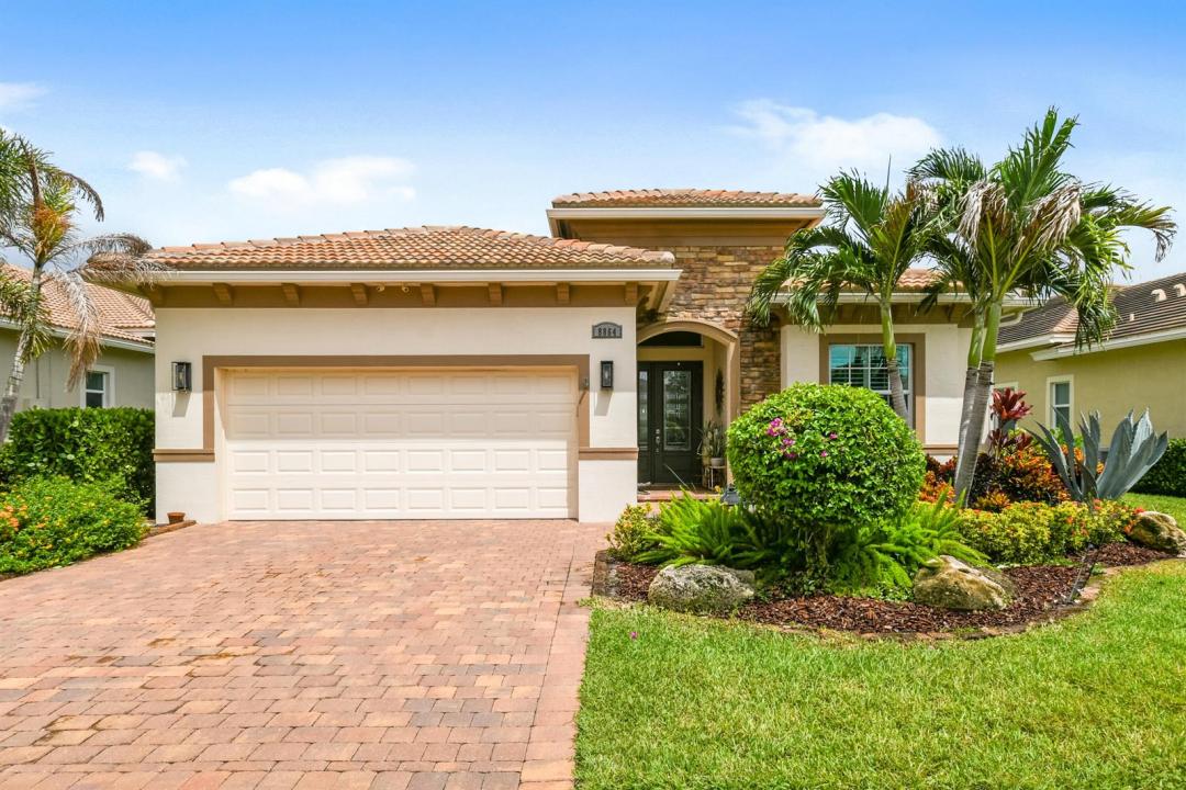 8864 SW Montova Way, Port St. Lucie, Florida 34987, USA