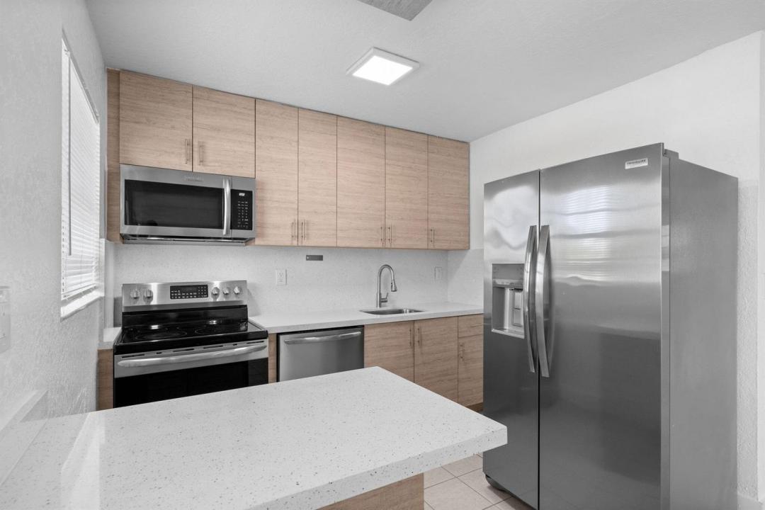 110 SE 2nd Street 103, Hallandale Beach, Floride 33009, États-Unis