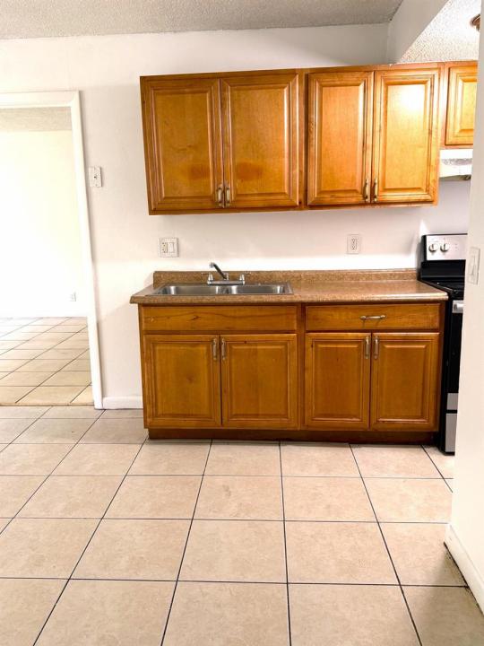 2058 NW 43RD Terrace 1, Lauderhill, Flórida 33313, Estados Unidos