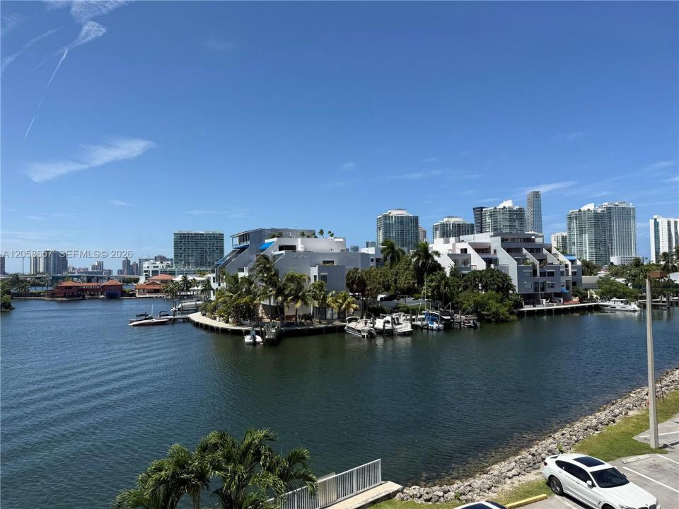 400 Kings Point Dr 311, Sunny Isles Beach, Floride 33160, États-Unis