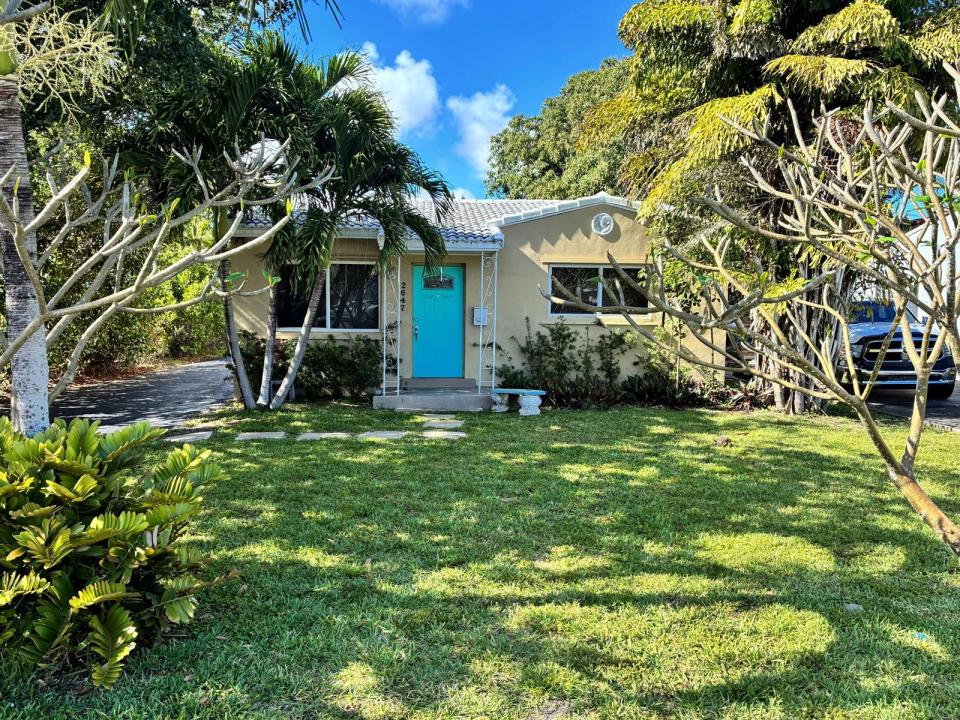 2647 PIERCE Street, Hollywood, Florida 33020, USA