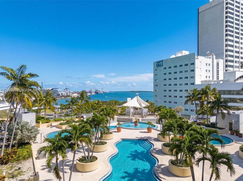 253 NE 2nd St 424, Miami, Floride 33132, États-Unis