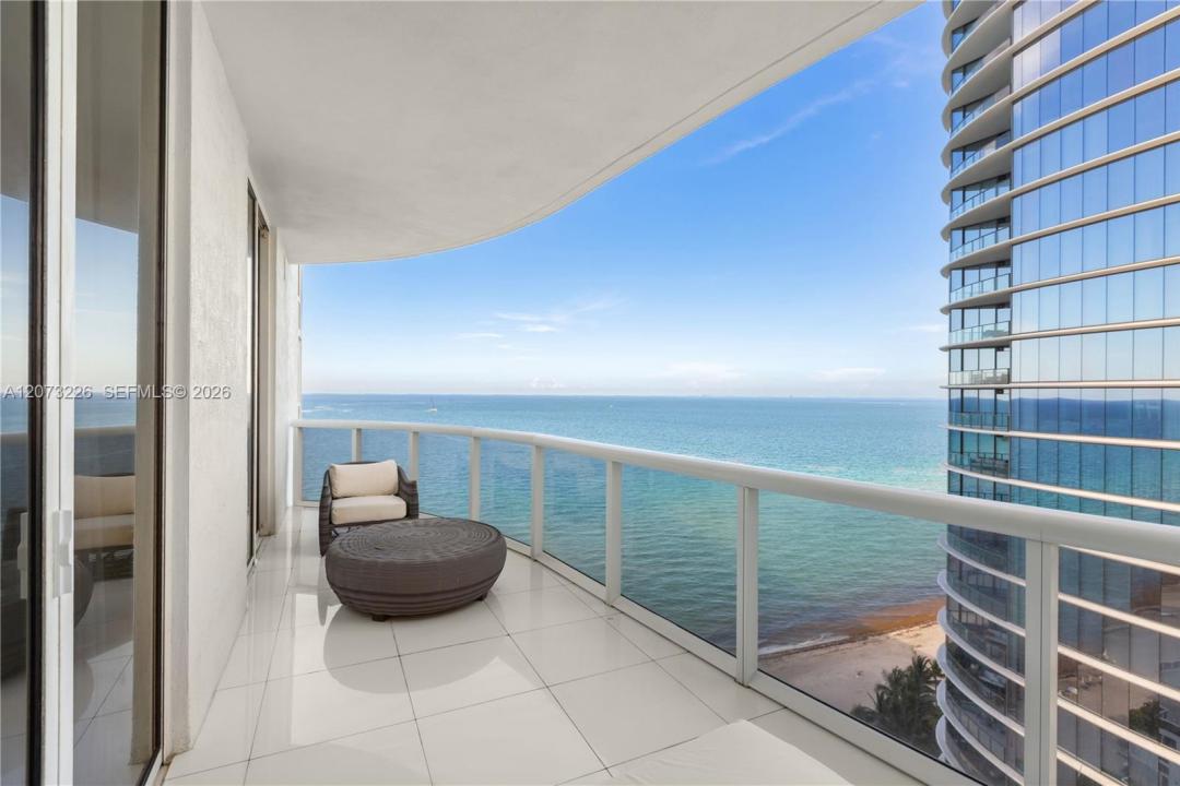 15811 Collins Ave 1702, Sunny Isles Beach, Florida 33160, USA