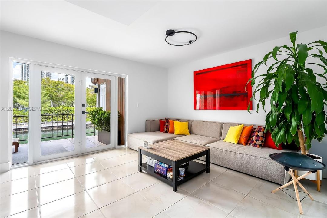 3745 NE 171st St 76, North Miami Beach, Floride 33160, États-Unis