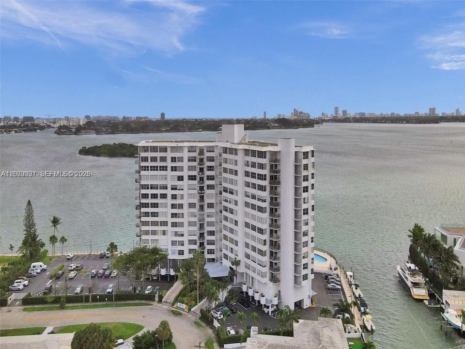 11930 N Bayshore Dr 1407, North Miami, Floride 33181, États-Unis