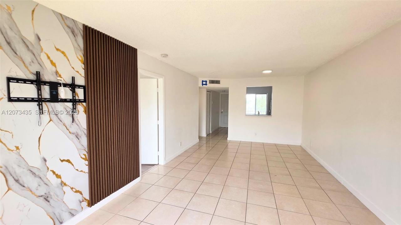8620 N Sherman Cir 306, Miramar, Florida 33025, USA