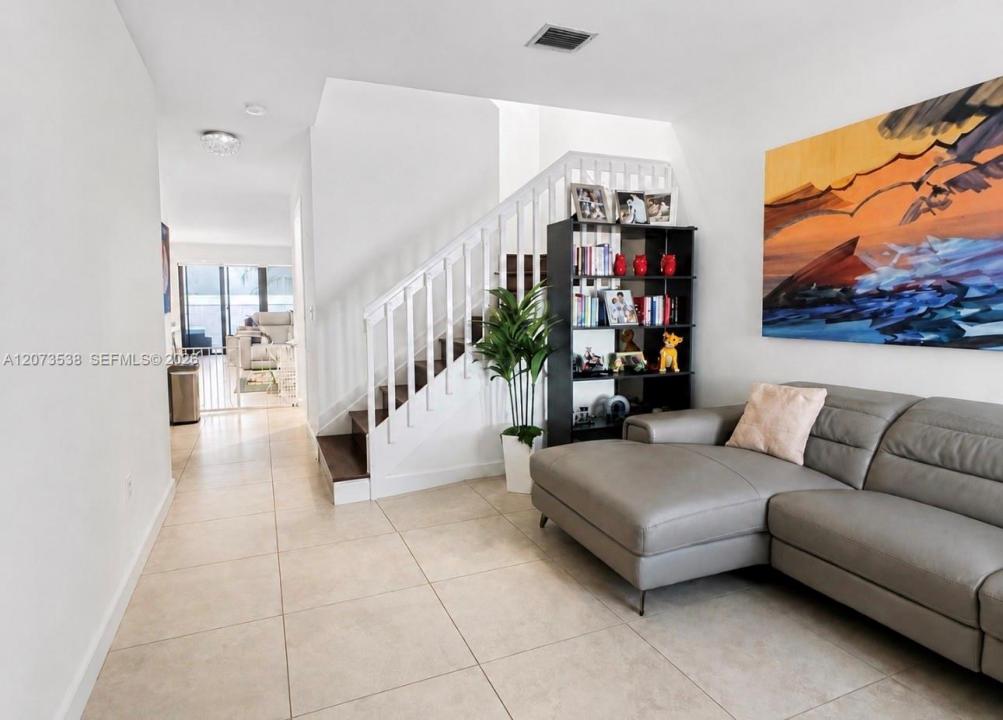 5930 NW 104th Path, Doral, Florida 33178, Stati Uniti