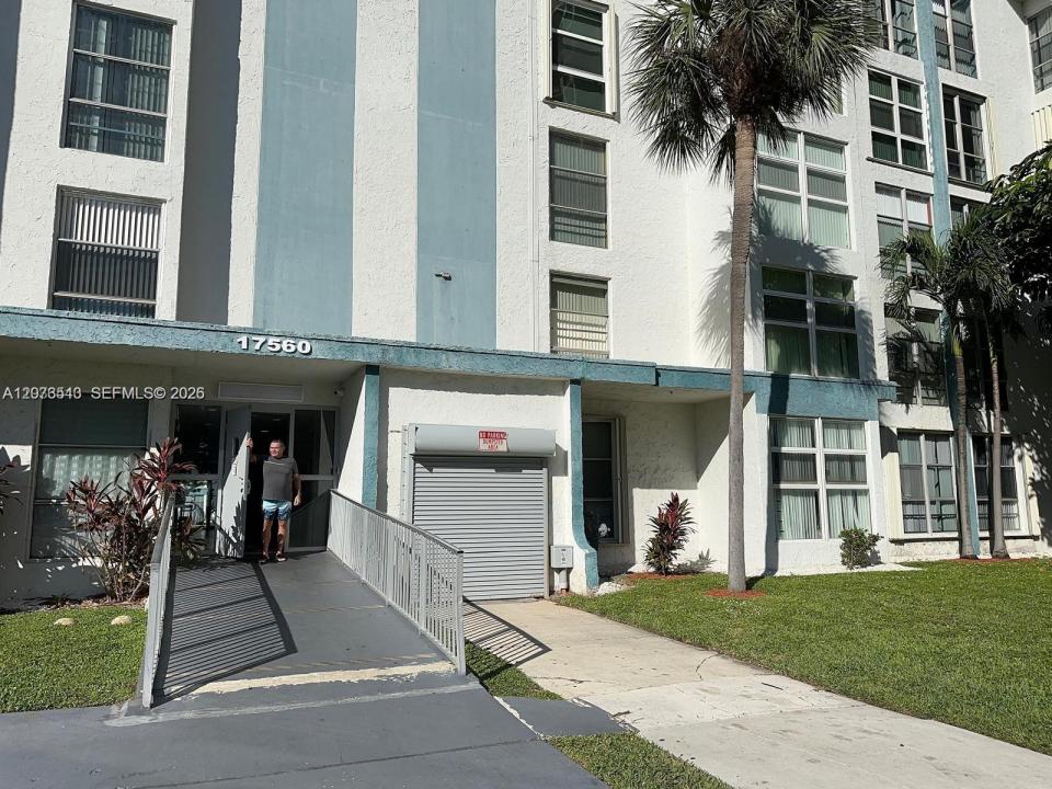 17560 Atlantic Blvd 405, Sunny Isles Beach, Floride 33160, États-Unis