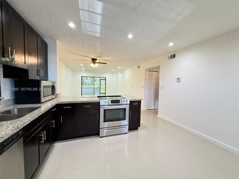 6095 N Sabal Palm Blvd 103, Tamarac, Floride 33319, États-Unis