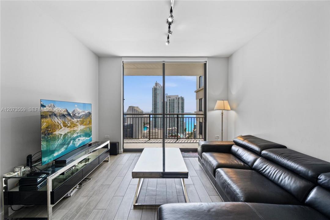 999 SW 1st Ave 3307, Miami, Florida 33130, Stati Uniti