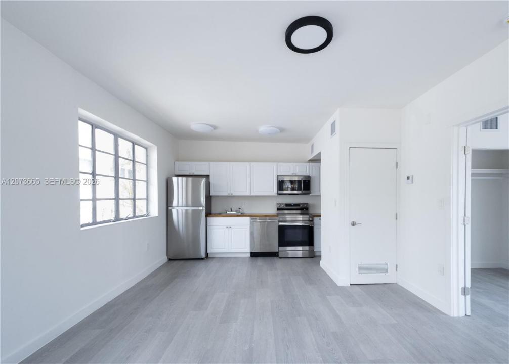 423 NE 71st St 4, Miami, Floryda 33138, USA