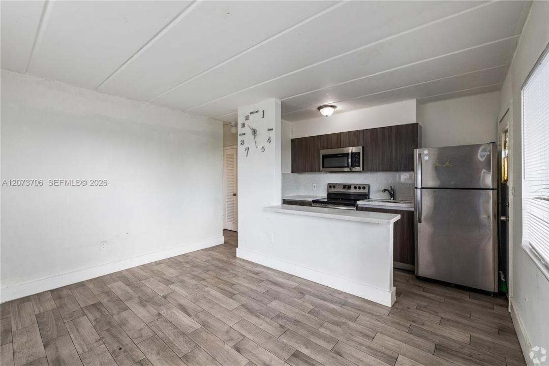 734 NW 80th St 2, Miami, فلوريدا 33150, الولايات المتحدة