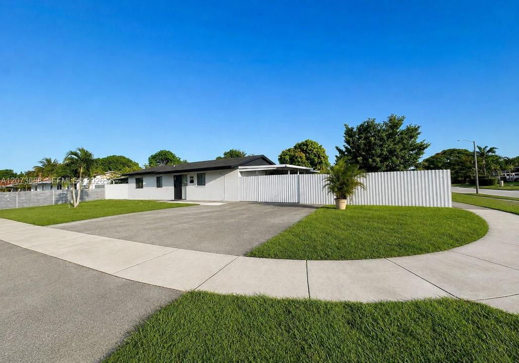 4860 NW 190th St, Miami Gardens, Florida 33055, USA