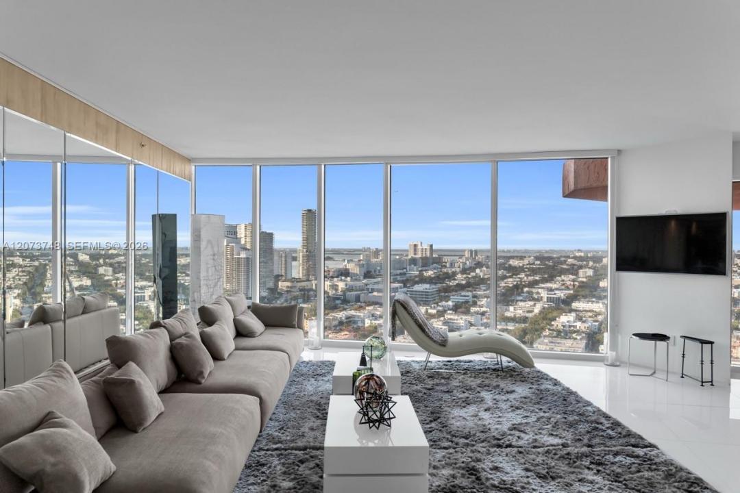 300 S Pointe Dr 3105, Miami Beach, Floryda 33139, USA