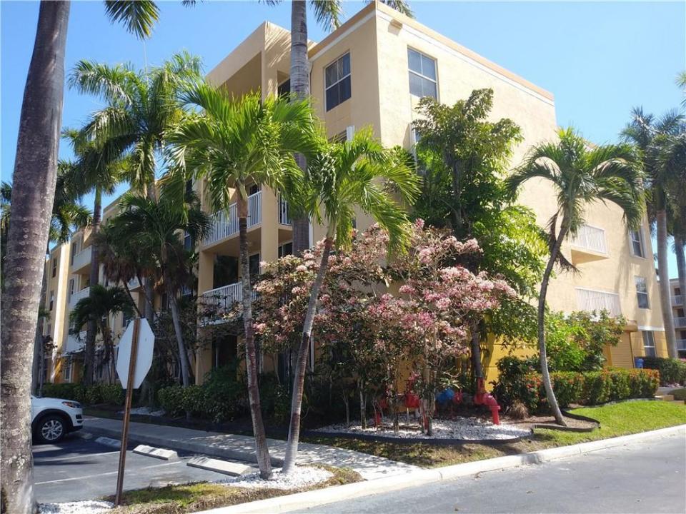 1341 SE 3rd Avenue 201, Dania Beach, Floride 33004, États-Unis