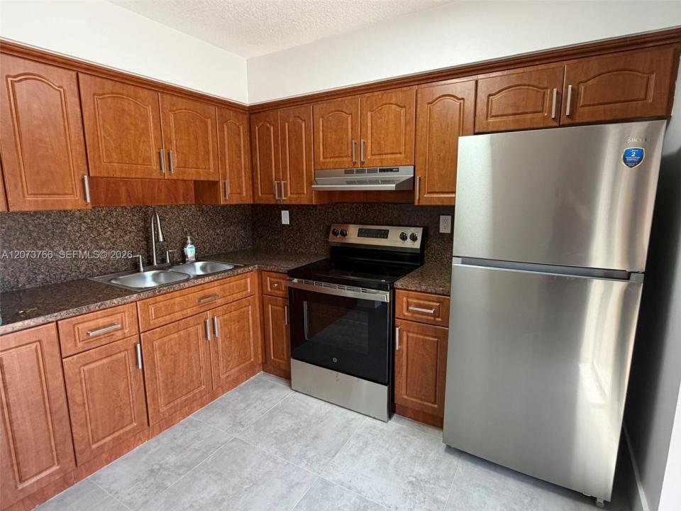 1360 W 41st St 103, Hialeah, Floride 33012, États-Unis