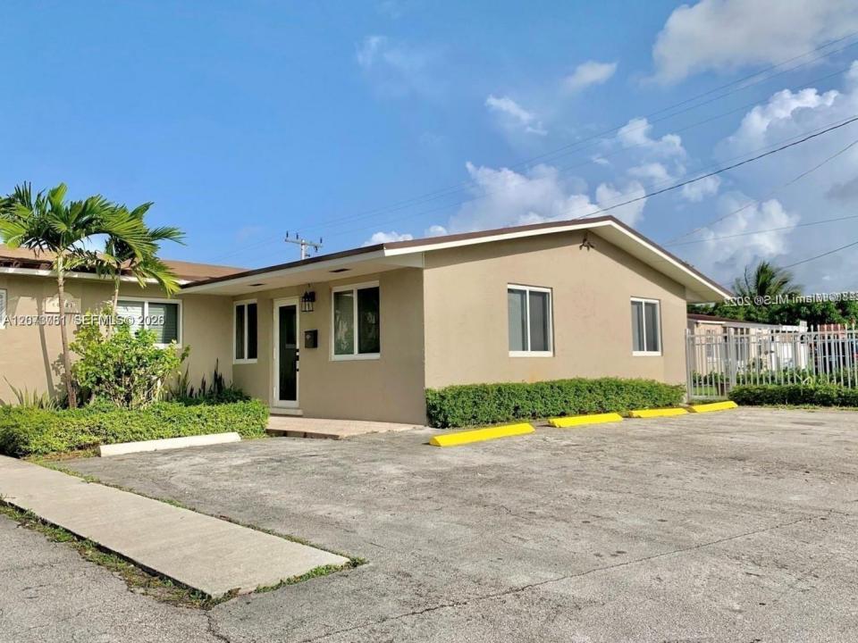 10300 NW 35th Ct, Miami, Floryda 33147, USA