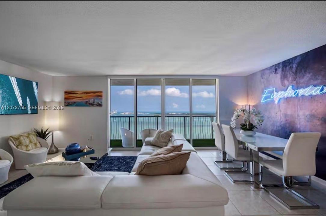 1200 Brickell Bay Dr 4101, Miami, Florida 33131, Stati Uniti