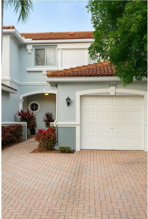2303 CENTER STONE Lane, Riviera Beach, Florida 33404, USA