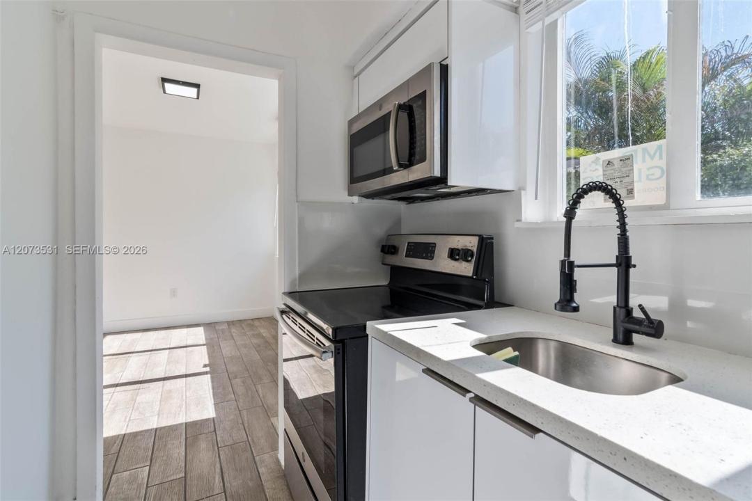 2190 SW 14th Ter 2, Miami, Florida 33145, USA