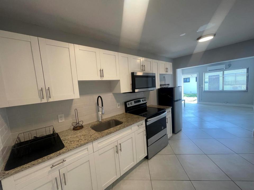 841 NW 5TH Avenue 3, Pompano Beach, Florida 33060, USA
