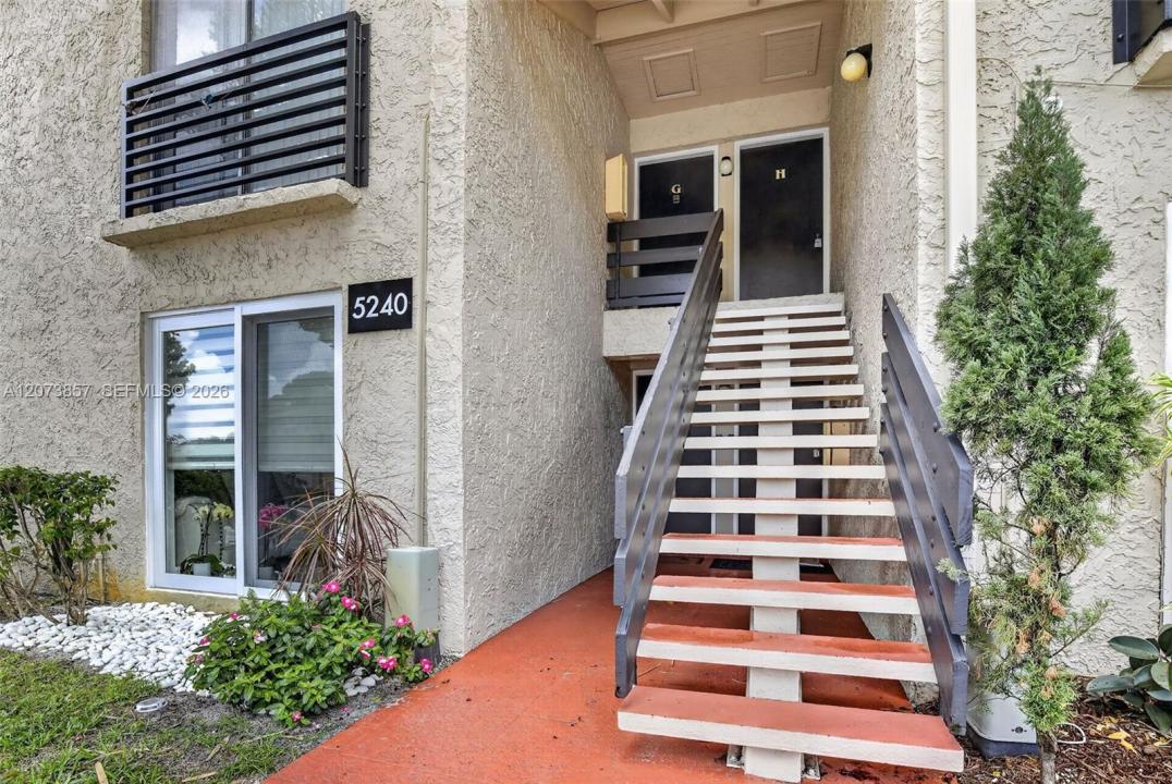 5240 NE 6th Ave H26, Oakland Park, Florida 33334, USA