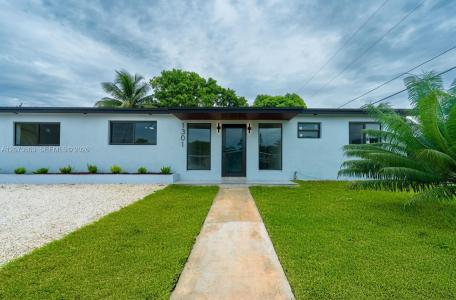 1301 NW 176th Ter, Miami Gardens, Florida 33169, USA