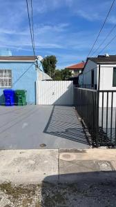 2645 SW 33rd Ave 2, Miami, Floryda 33133, USA