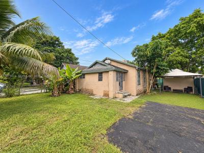 7560 NE Miami Ct 1, Miami, Floryda 33138, USA