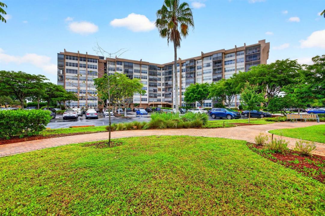 1100 St Charles Place PH3, Pembroke Pines, Floride 33026, États-Unis