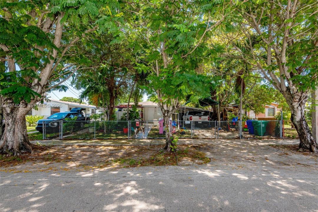 229-230 NW 48th Ct, Miami, Florida 33126, USA