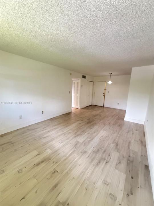 606 W 81st St 209, Hialeah, Florida 33014, Stati Uniti