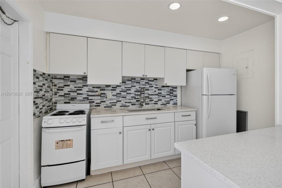 2115 N 17th Ct 3, Hollywood, Floryda 33020, USA