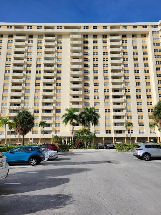 1833 S Ocean Dr 307, Hallandale Beach, Florida 33009, USA
