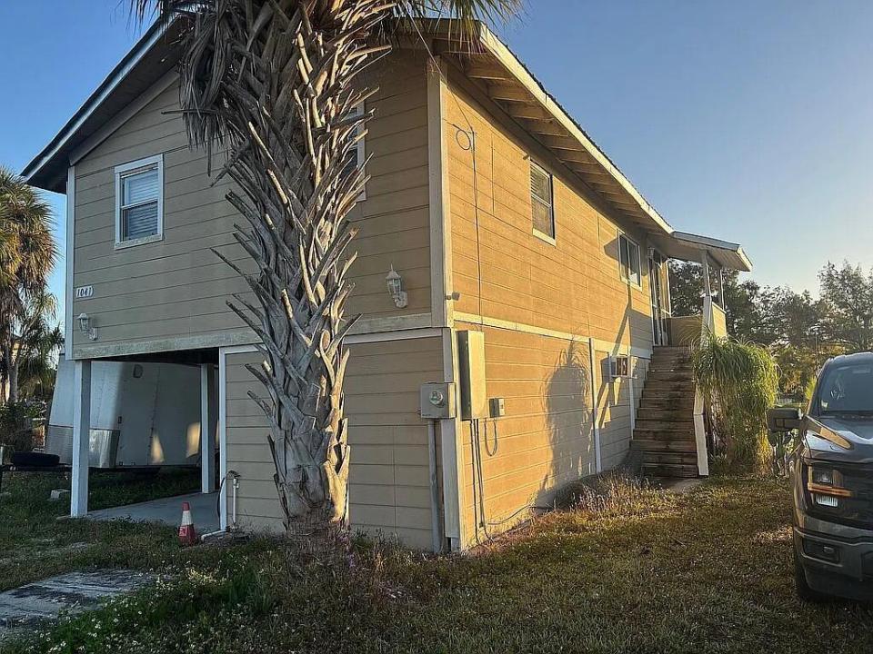 1041 PINE NE Way, Okeechobee, Floride 34974, États-Unis