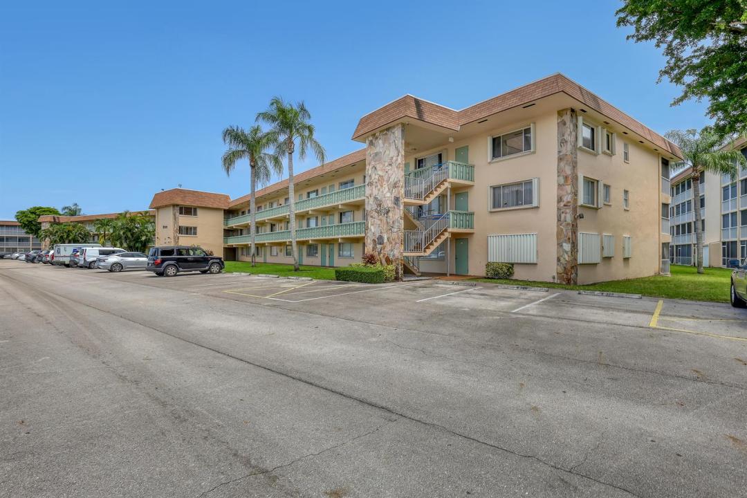 400 VILLAGE GREEN W Circle 117, Palm Springs, Floride 33461, États-Unis