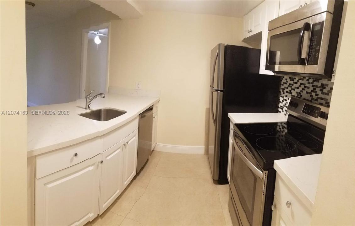 8100 Geneva Ct 438, Doral, Florida 33166, Stati Uniti