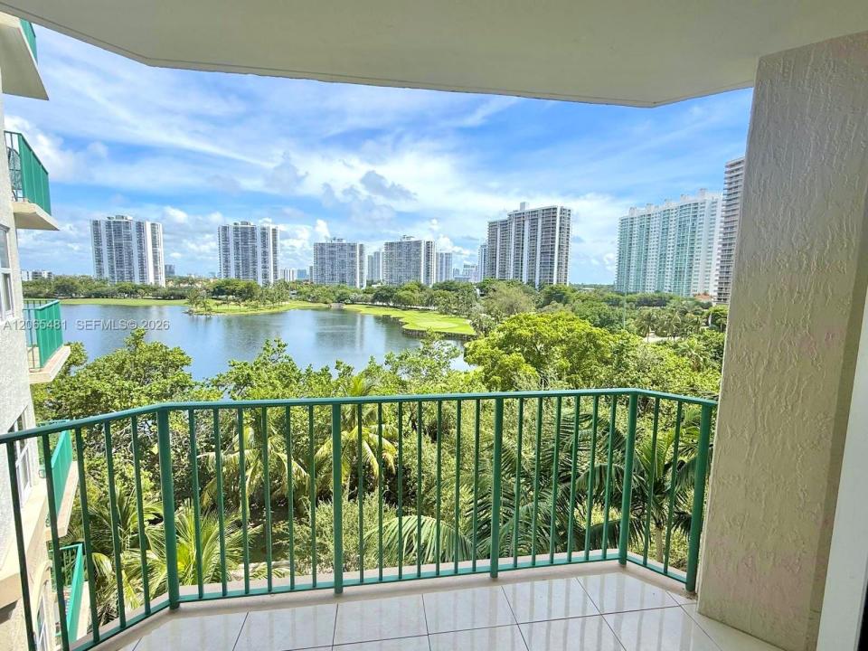 20000 E Country Club Dr 612, Aventura, Florida 33180, USA