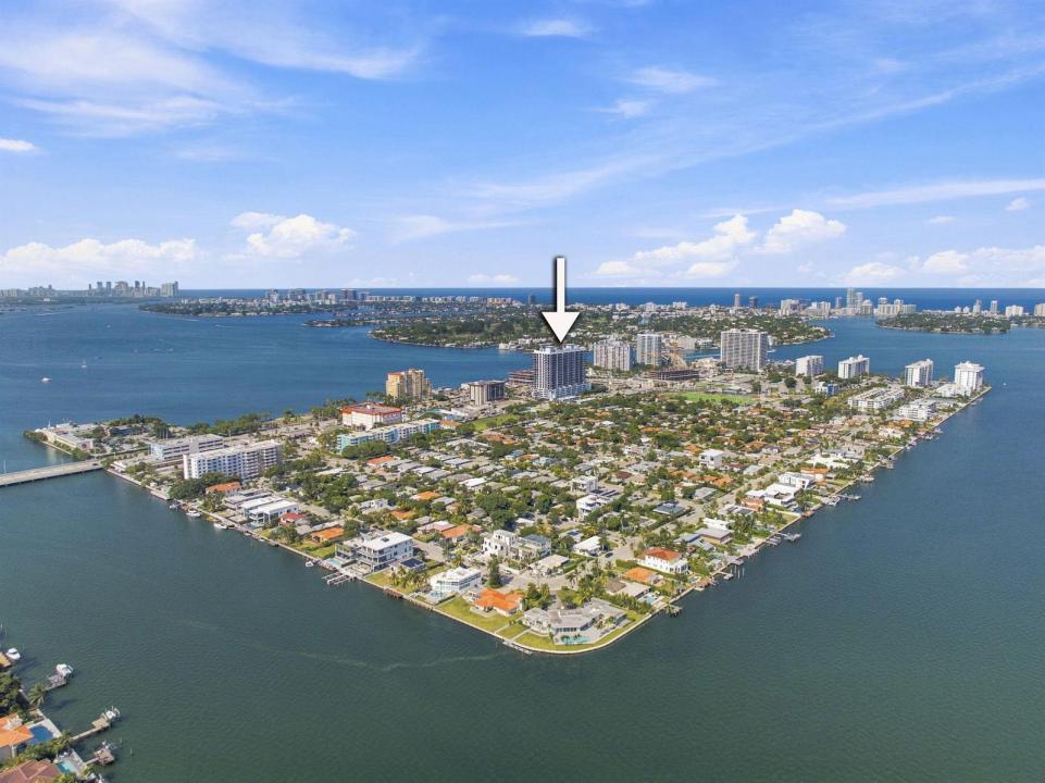 7901 HISPANOLA Avenue 1008, North Bay Village, Floride 33141, États-Unis