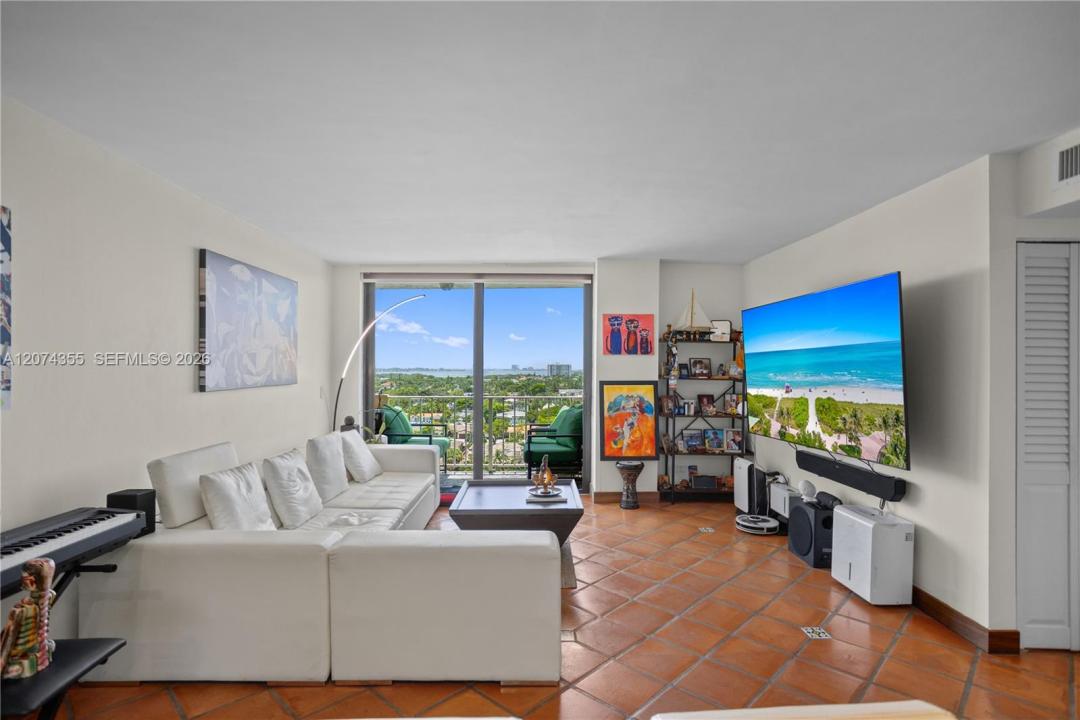 2350 NE 135th St 1204, North Miami, Floride 33181, États-Unis