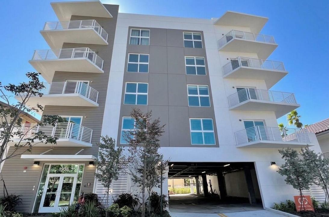 1938 JACKSON Street 202, Hollywood, Florida 33020, USA